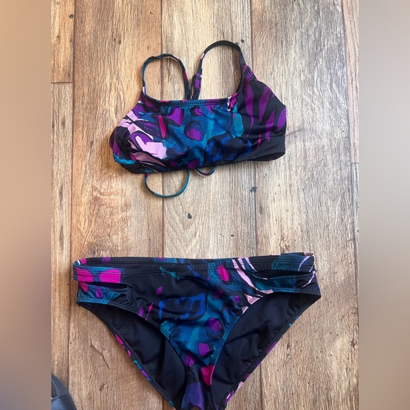 2 piece womens swimsuit- top size S & bottoms size L - Picture 6 of 6